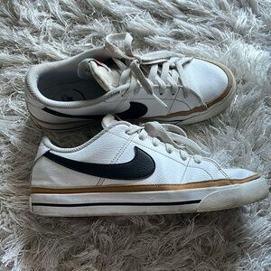 Nike Court Legacy